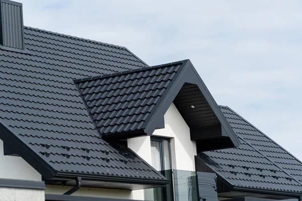 New Roof Installation vs. Roof Repair in West Melbourne: What’s Best for You?